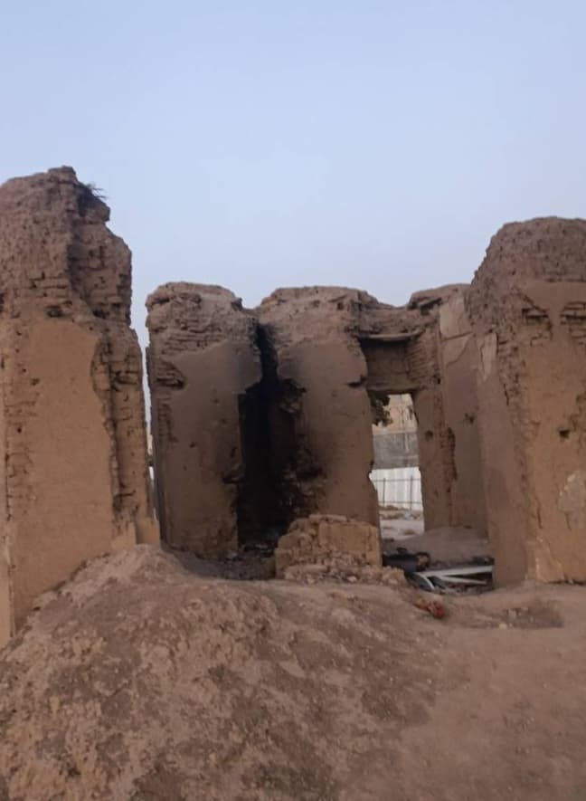 بازمانده خانه‌ای قدیمی در محله